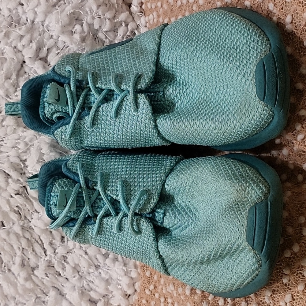 Nike Roshe Sneakers - Picture 2 of 12